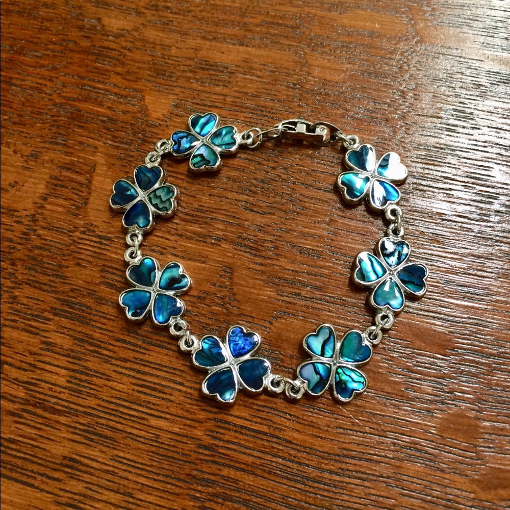 Four leaf clover shell bracelet